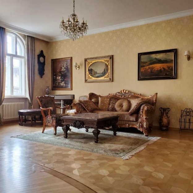 Продаж 2-кімнатна квартира в центрі Львів, вул. Дорошенка 31216