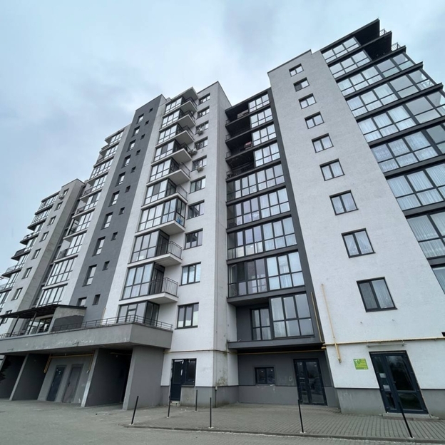 Продаж комерційне приміщення з фасадним входом вул. Роксоляни 32392