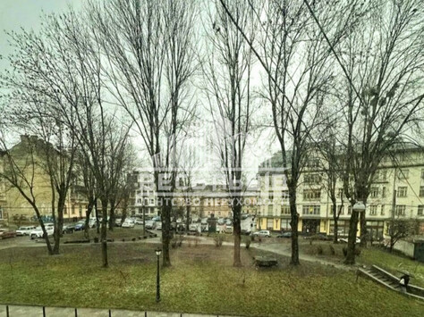 Продаж 1-кімнатна квартира в центральній частині міста , площа Старий Ринок 32148