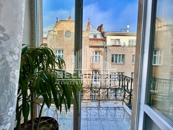 Продаж квартири вул. Рутковича ( австрійський люкс) 31133