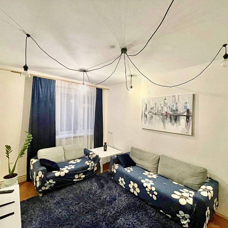 Продаж 2-кімнатна квартира в центрі вул. Академіка Колесси ( Коперника) 33403