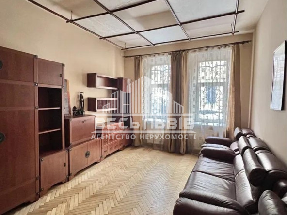 Продаж 3-кімнатна квартира в центрі Львова, вул. Водна 34902