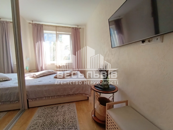 Продаж 2-кімнатна квартира вул. Наукова 25576