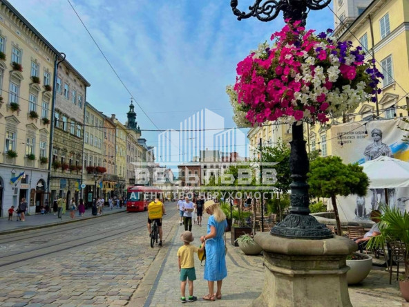 Продаж 2-кімнатної квартири в центрі історичного Львова площа Ринок, вул. Руська 36187