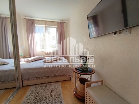 Продаж 2-кімнатна квартира вул. Наукова 35727