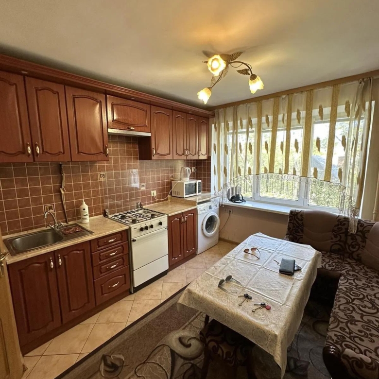 Продаж 1-кімнатна квартира в цегляному будинку вул. Володимира Великого 37006
