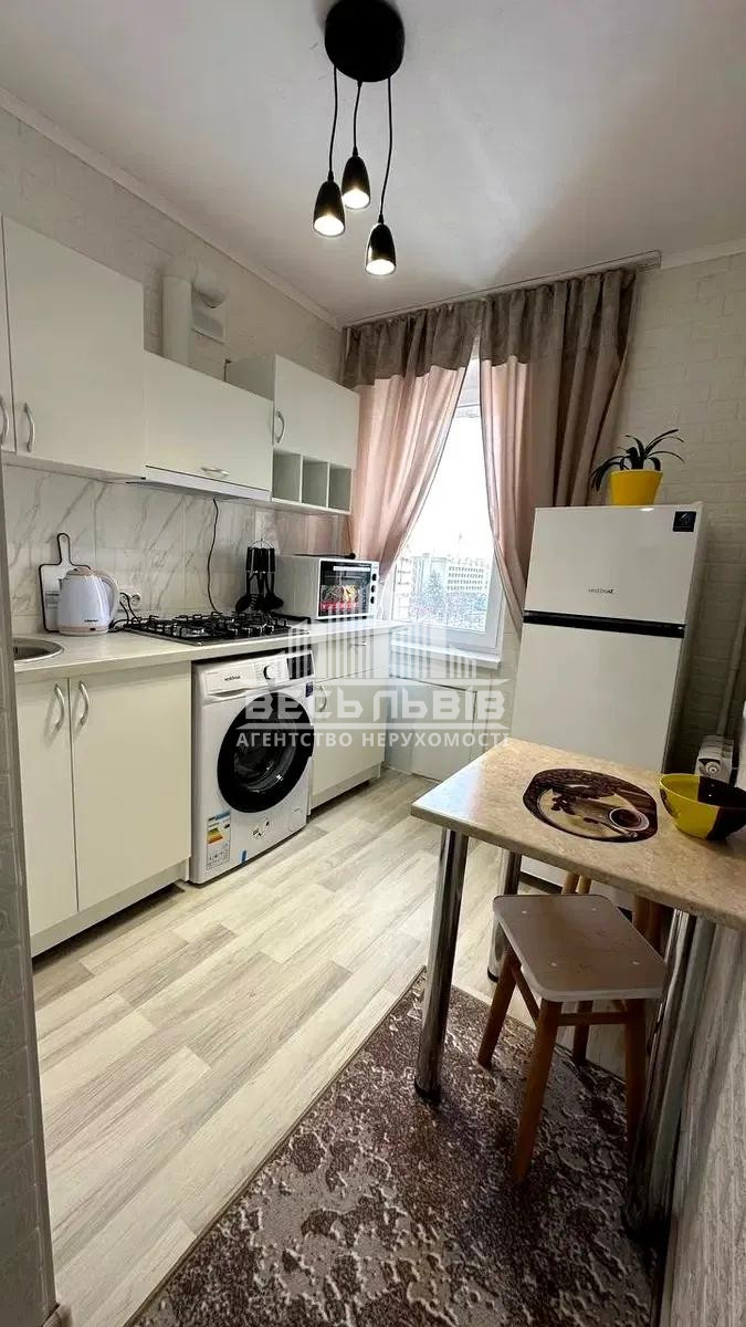 Продаж 1-кімнатна квартира Львів, вул. Володимира Великого 37415