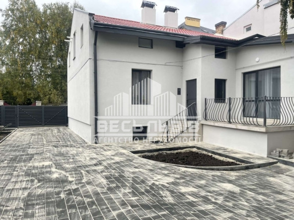 Оренда 2-кімнатної квартири з власним подвір’ям для авто на вул. Корсунська 38838